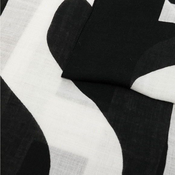 💯- New Authentic MOSCHINO
SCARF WITH LOGO - Picture 16 of 17